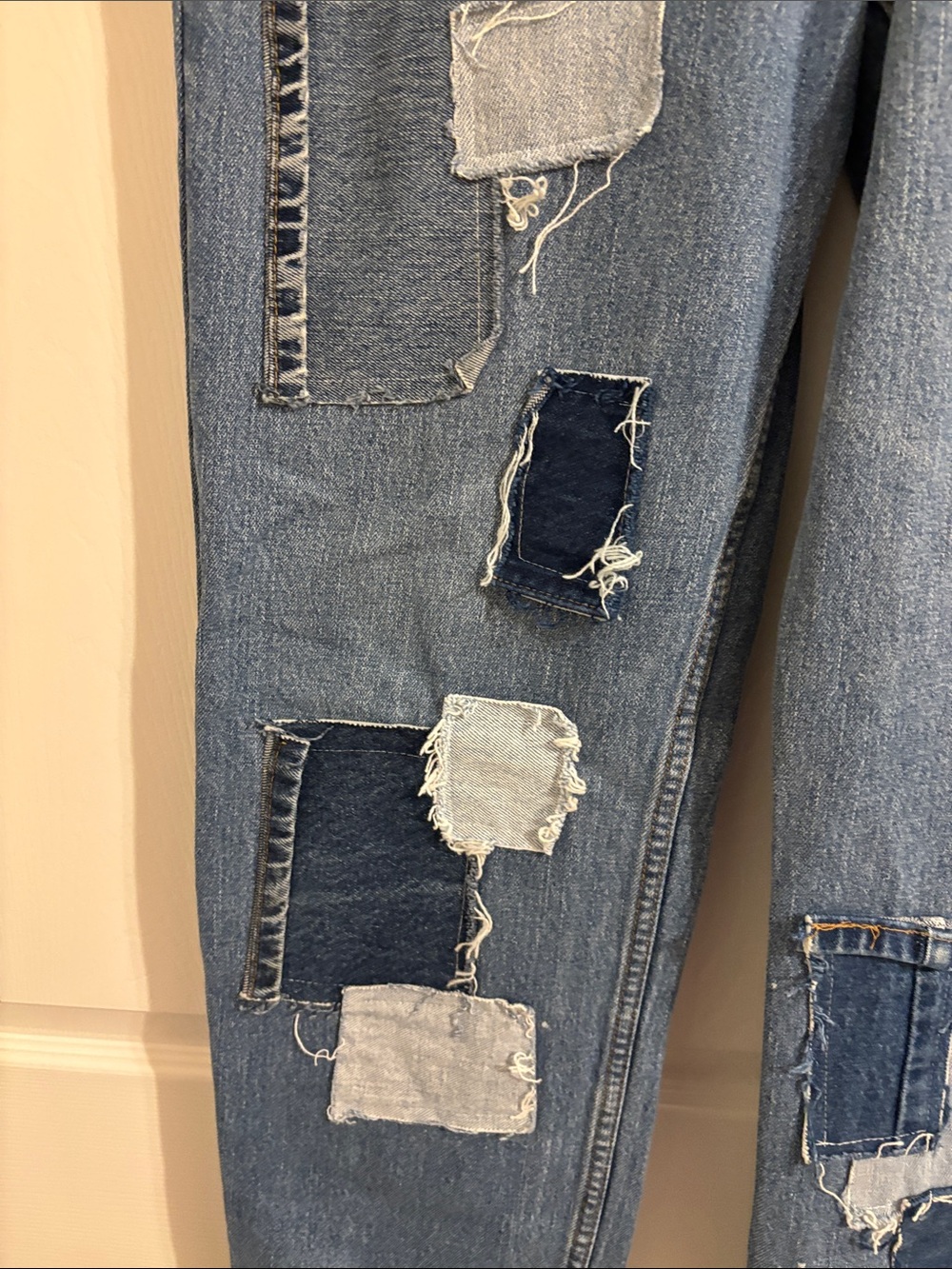 Levi's Light Blue Denim Jeans with Tan Leather Patch - Picture 2 of 6